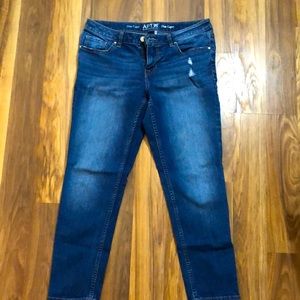 Slim Capri Blue Jeans